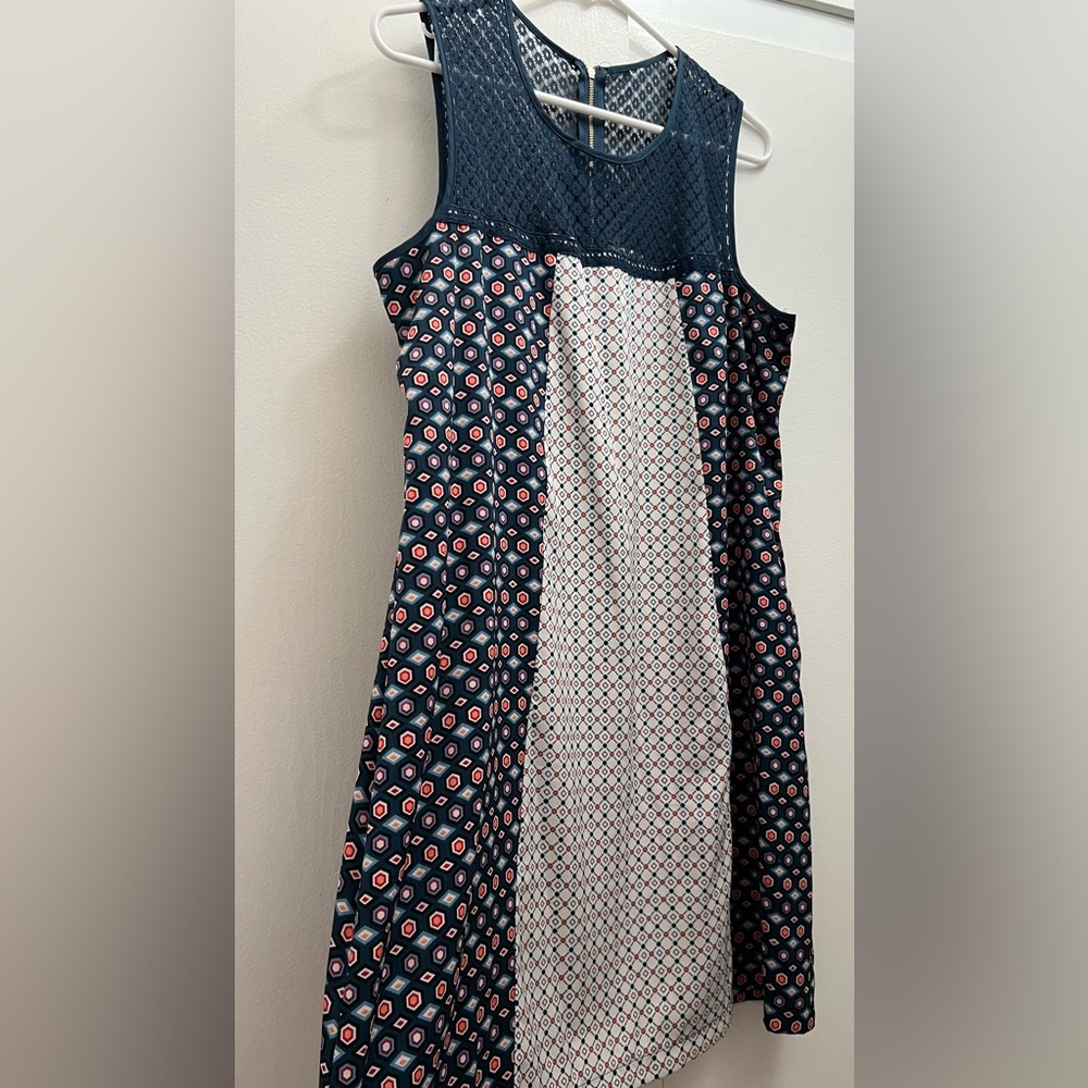 Sleeveless color-block dress - Picture 1 of 12